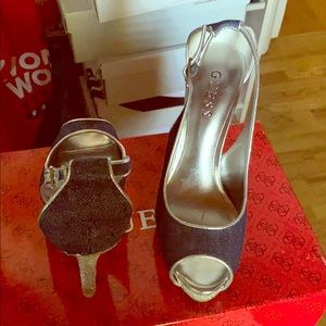 Blue Multifabric Guess peep toe platforms size 5.5